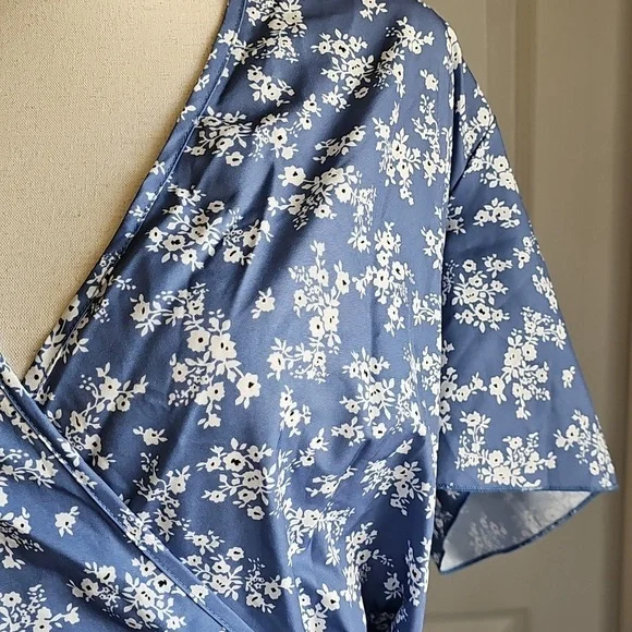 SHEIN Ditzy Wrap Dress - Picture 3 of 9